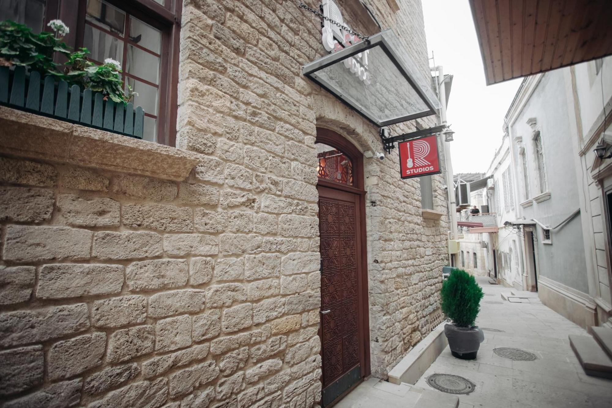 R Studios Old Baku Exterior photo